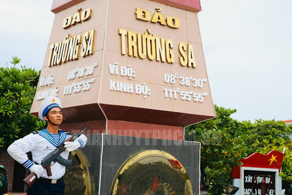 Banner cho bài viết:ĐỌC HIỂU BÀI THƠ TỔ QUỐC Ở TRƯỜNG SA - NGUYỄN VIỆT CHIẾN