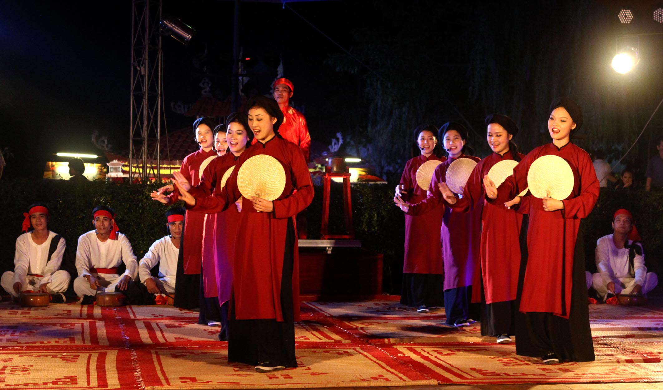 Banner cho bài viết:ĐỀ ĐỌC HIỂU VĂN BẢN THÔNG TIN HÁT XOAN PHÚ THỌ LÀ DI SẢN VĂN HÓA PHI VẬT THỂ ĐẠI DIỆN CỦA NHÂN LOẠI