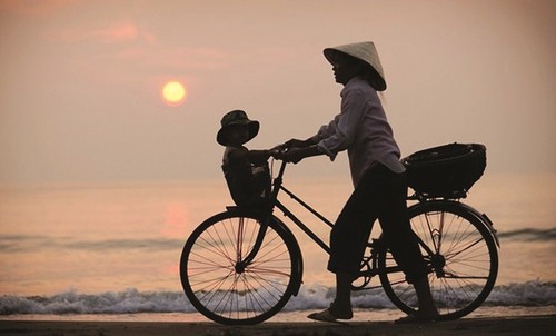 Đọc hiểu bài thơ Khóc Giữa Chiêm Bao – Vương Trọng